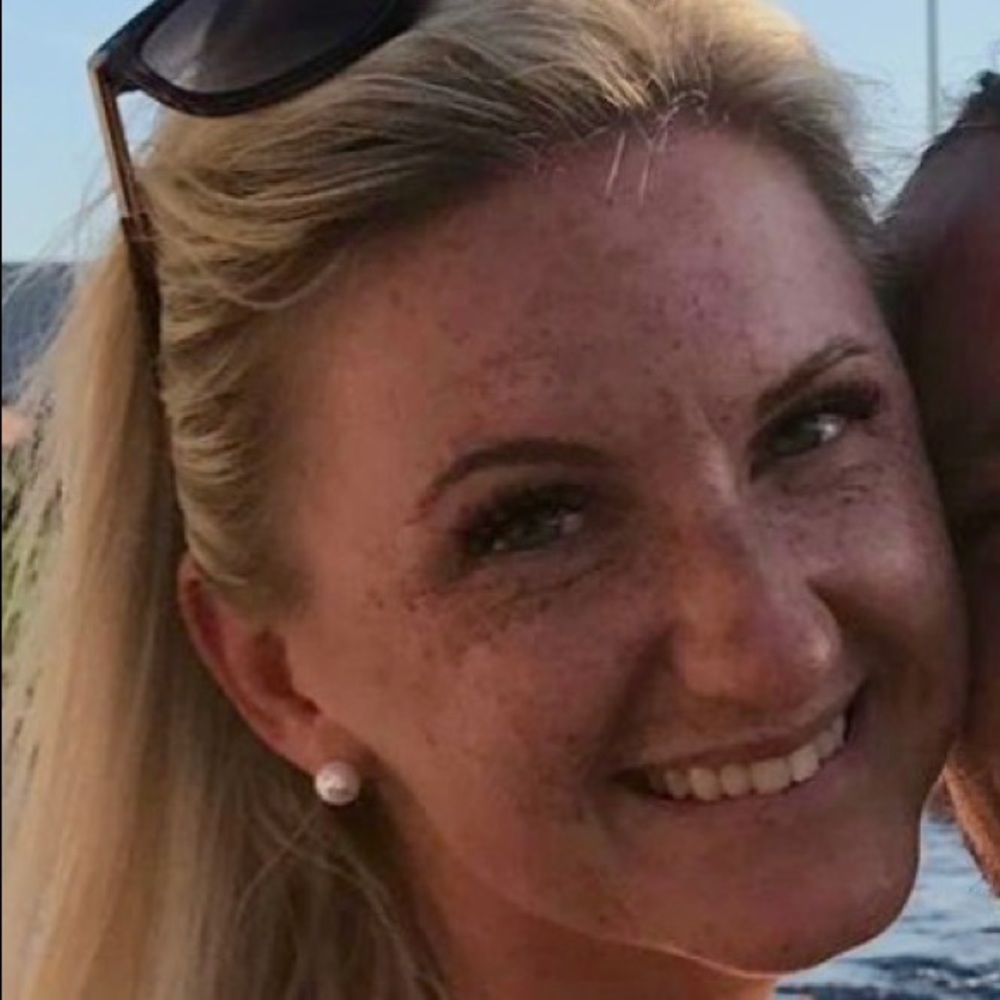 Meet your Posher, Danielle